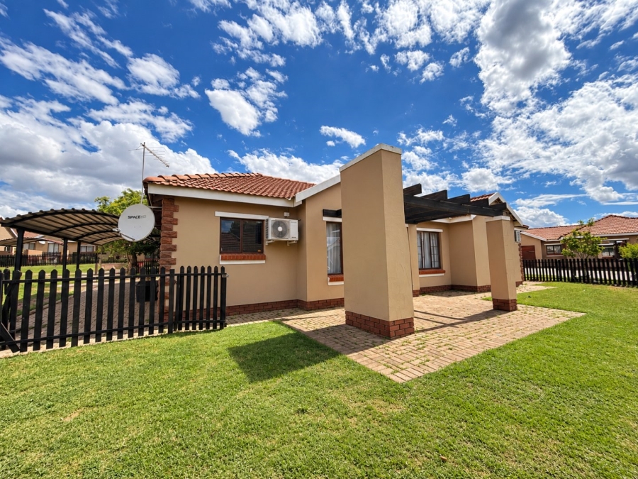 To Let 3 Bedroom Property for Rent in Hillside Free State